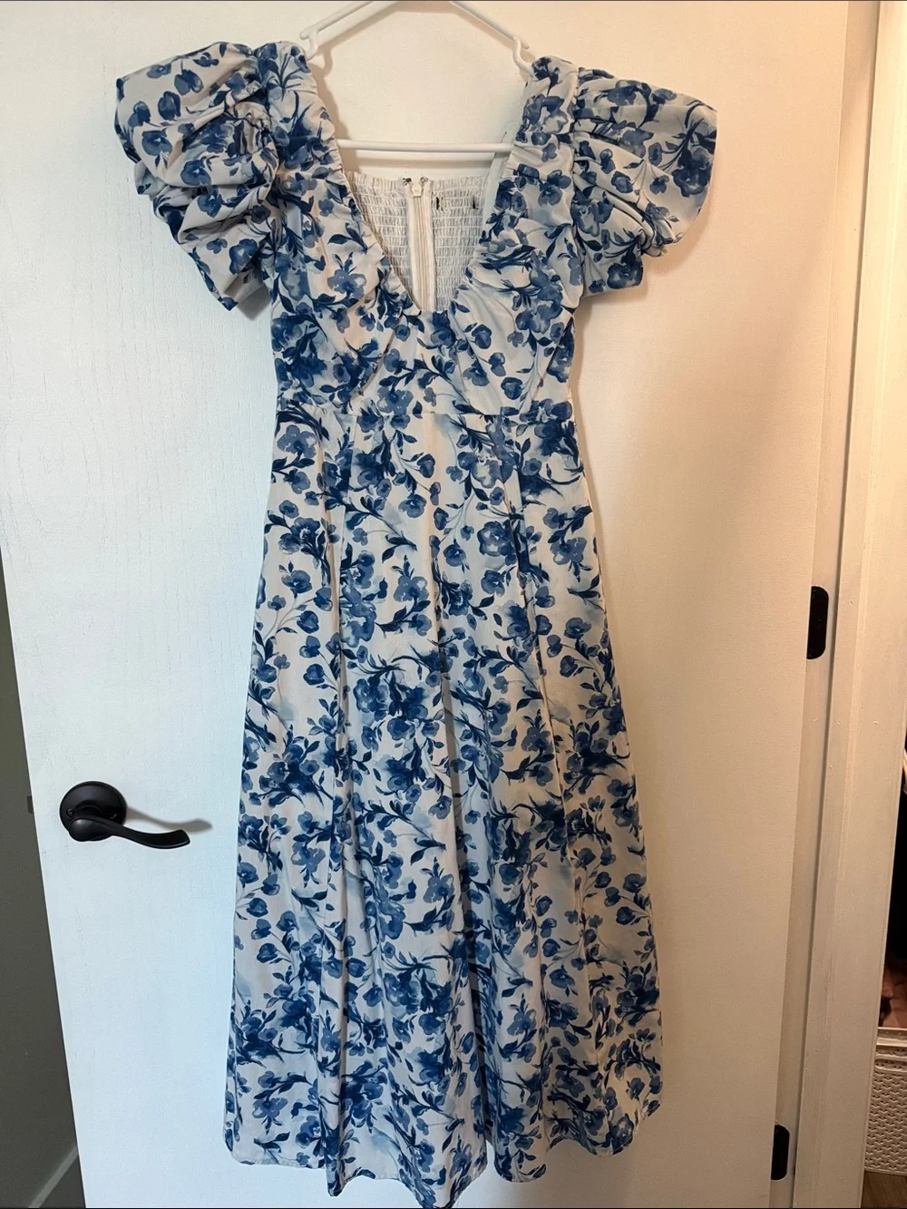 Abercrombie & Fitch Blue and White Floral Maxi Dress with Puff Sleeves